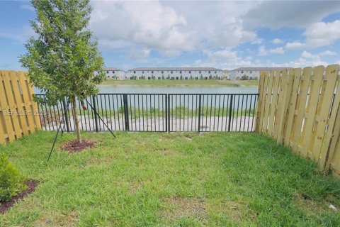 Снять в аренду таунхаус в Хомстед, Флорида 3 спальни, № 1982297 - фото 20