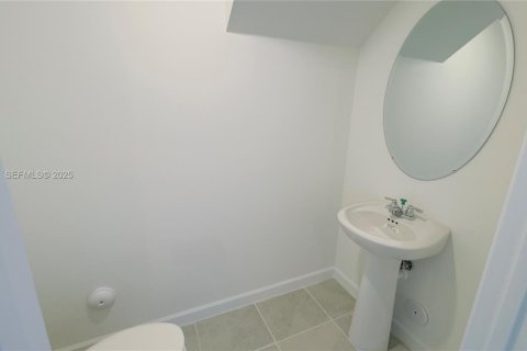 Снять в аренду таунхаус в Хомстед, Флорида 3 спальни, № 1982297 - фото 10