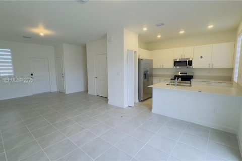 Снять в аренду таунхаус в Хомстед, Флорида 3 спальни, № 1982297 - фото 6