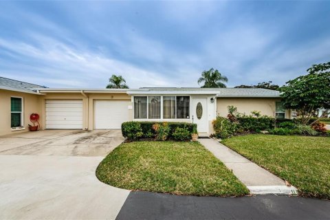 Villa ou maison à Palm Harbor, Floride 2 chambres, 92.9 m2 № 2094444