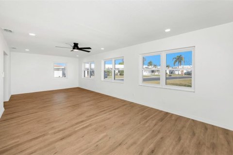 Casa en venta en Pinellas Park, Florida, 2 dormitorios, 153.2 m2 № 2156151 - foto 29