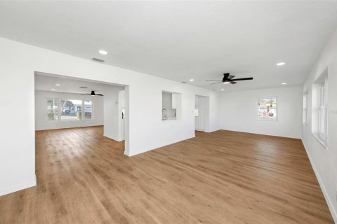 Casa en venta en Pinellas Park, Florida, 2 dormitorios, 153.2 m2 № 2156151 - foto 30