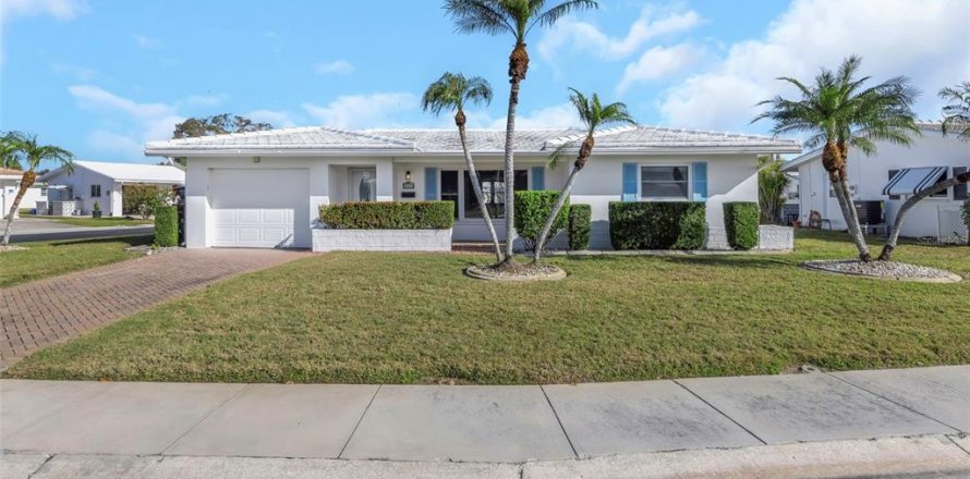 Casa en Pinellas Park, Florida 2 dormitorios, 153.2 m2 № 2156151