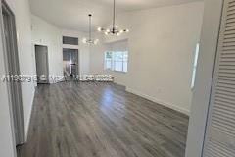 Снять в аренду виллу или дом в Дейви, Флорида 2 спальни, 111.2м2, № 1967714 - фото 2