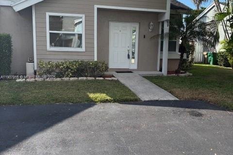 Снять в аренду виллу или дом в Дейви, Флорида 2 спальни, 111.2м2, № 1967714 - фото 1