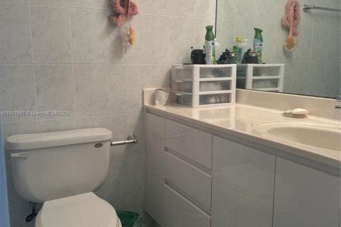 Купить коммерческую недвижимость в Халландейл-Бич, Флорида № 1972311 - фото 18