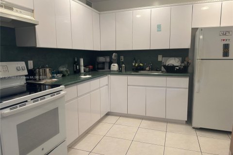 Купить коммерческую недвижимость в Халландейл-Бич, Флорида № 1972311 - фото 15