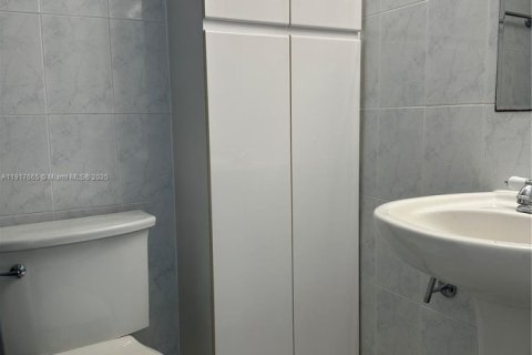 Купить коммерческую недвижимость в Халландейл-Бич, Флорида № 1972311 - фото 21