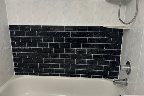 Купить коммерческую недвижимость в Халландейл-Бич, Флорида № 1972311 - фото 22