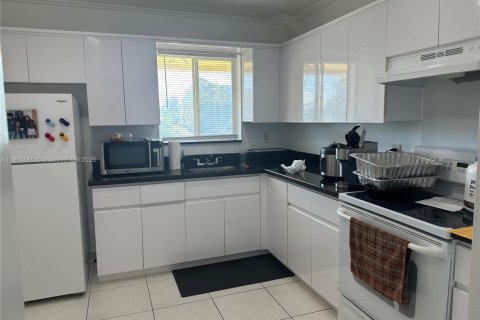 Купить коммерческую недвижимость в Халландейл-Бич, Флорида № 1972311 - фото 10