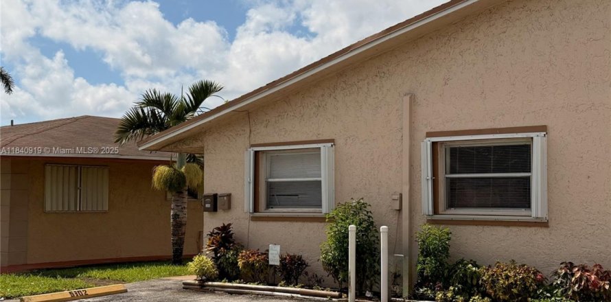 Appartement à Lauderhill, Floride 2 chambres, 317.91 m2 № 1833729