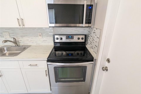 Apartment in Hollywood, Florida 1 bedroom № 2020644 - photo 5