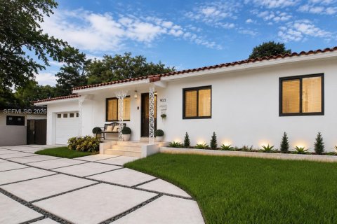 Villa ou maison à El Portal, Floride 4 chambres, 161.65 m2 № 2189338