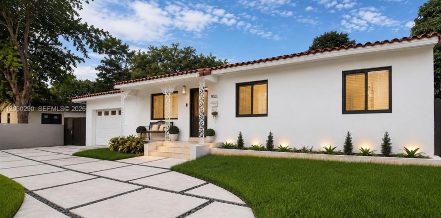 Villa ou maison à El Portal, Floride 4 chambres, 161.65 m2 № 2189338