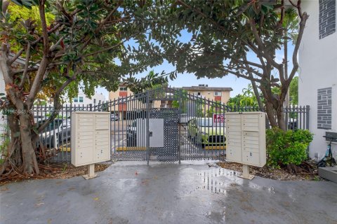 Immobilier commercial à vendre à Hollywood, Floride № 2027913 - photo 2