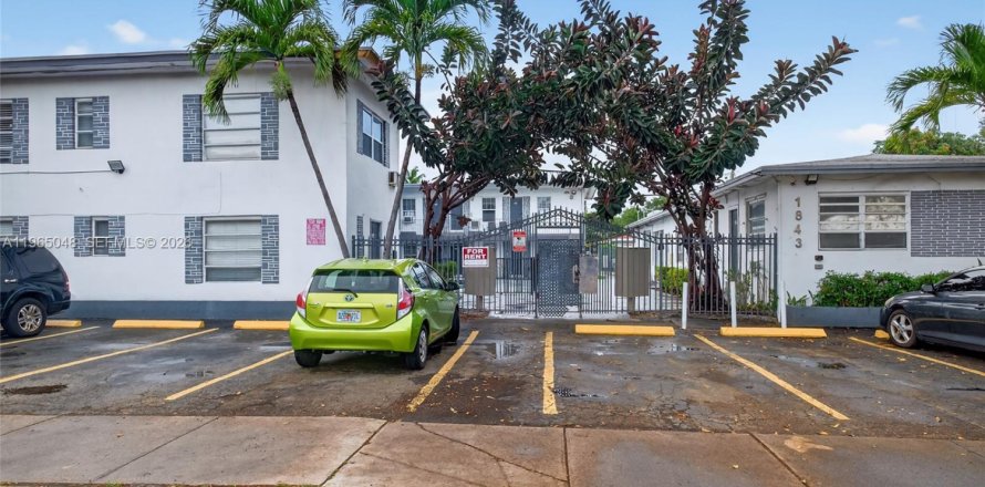 Immobilier commercial à Hollywood, Floride № 2027913