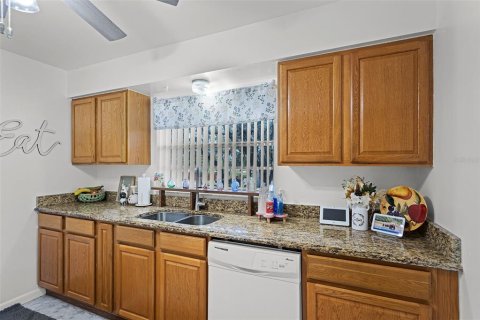House in Haines City, Florida 2 bedrooms, 123.37 sq.m. № 1732583 - photo 7