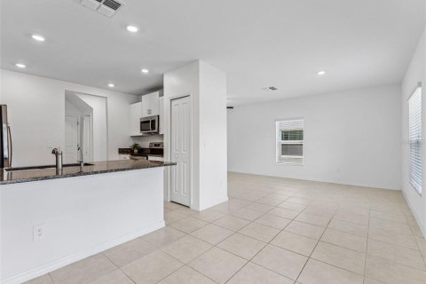 Casa en alquiler en Zephyrhills, Florida, 3 dormitorios, 141.95 m2 № 1837863 - foto 11