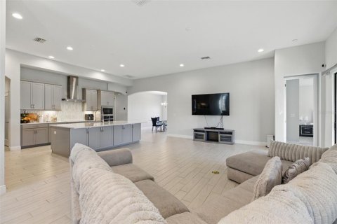 House in Riverview, Florida 5 bedrooms, 292.36 sq.m. № 1912689 - photo 15