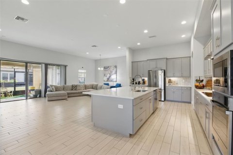 House in Riverview, Florida 5 bedrooms, 292.36 sq.m. № 1912689 - photo 12