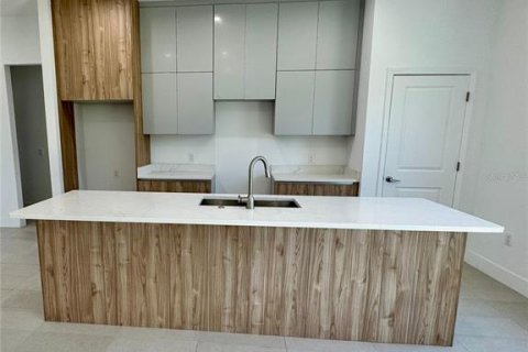 House in Poinciana, Florida 3 bedrooms, 147.9 sq.m. № 1717527 - photo 4