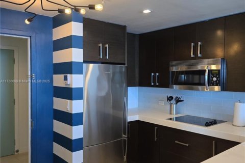 Condominio en venta en Sunny Isles Beach, Florida, 2 dormitorios, 111.58 m2 № 1962816 - foto 17
