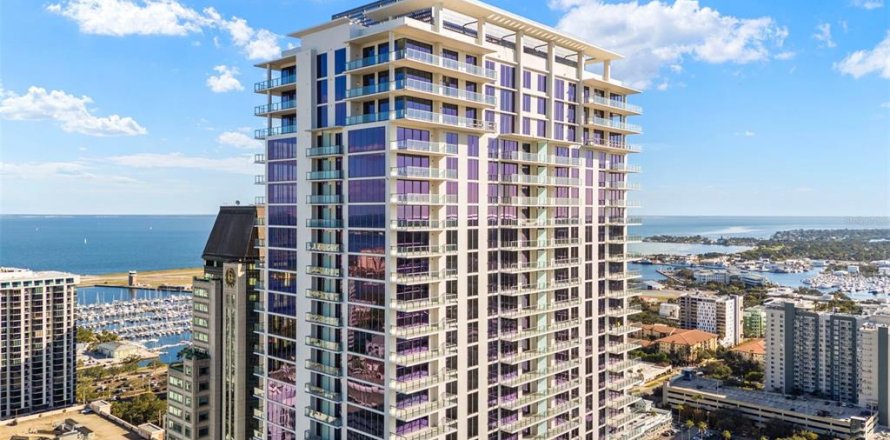 Condominio en Saint Petersburg, Florida, 3 dormitorios № 2091567