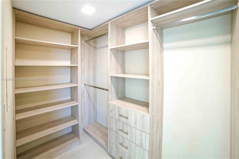 Condo in Sunny Isles Beach, Florida, 3 bedrooms  № 1948192 - photo 29