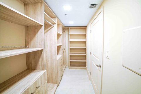 Condo in Sunny Isles Beach, Florida, 3 bedrooms  № 1948192 - photo 30