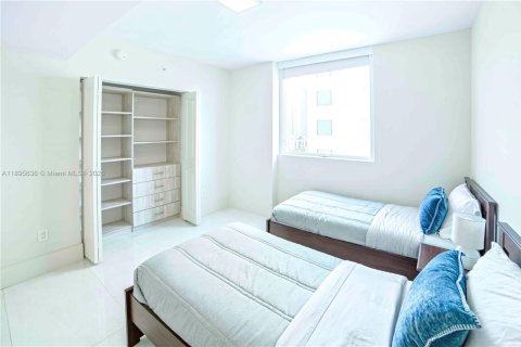 Condo in Sunny Isles Beach, Florida, 3 bedrooms  № 1948192 - photo 9