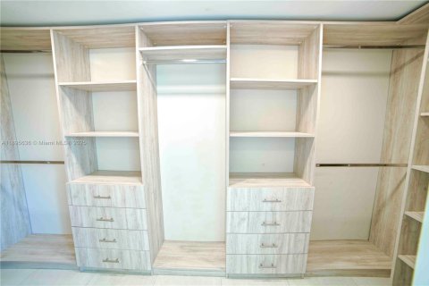 Condo in Sunny Isles Beach, Florida, 3 bedrooms  № 1948192 - photo 28