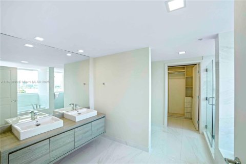 Condo in Sunny Isles Beach, Florida, 3 bedrooms  № 1948192 - photo 22