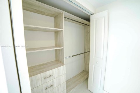 Condo in Sunny Isles Beach, Florida, 3 bedrooms  № 1948192 - photo 12