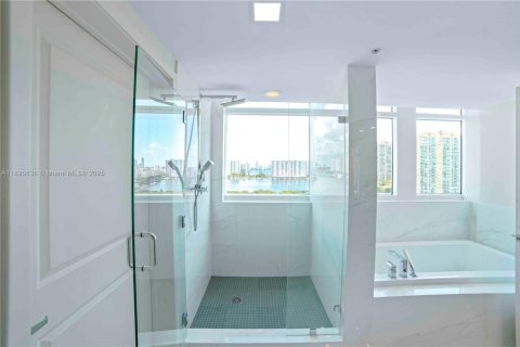 Condo in Sunny Isles Beach, Florida, 3 bedrooms  № 1948192 - photo 27
