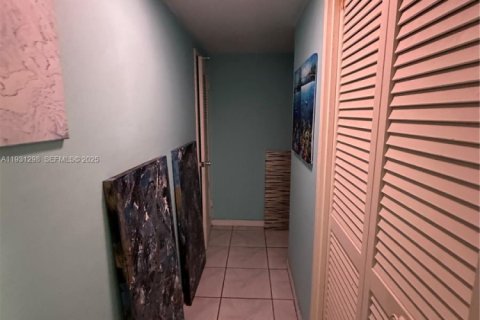 Copropriété à vendre à Miami Beach, Floride: 1 pièce, 57.51 m2 № 1989855 - photo 4