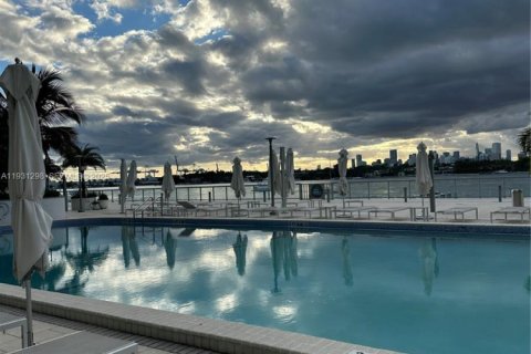 Copropriété à vendre à Miami Beach, Floride: 1 pièce, 57.51 m2 № 1989855 - photo 1