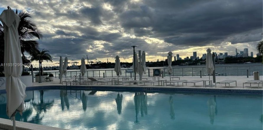 Studio à Condo à Miami Beach, Floride  № 1989855