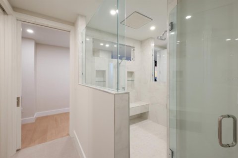 Condo in Sarasota, Florida, 4 bedrooms  № 1149178 - photo 18