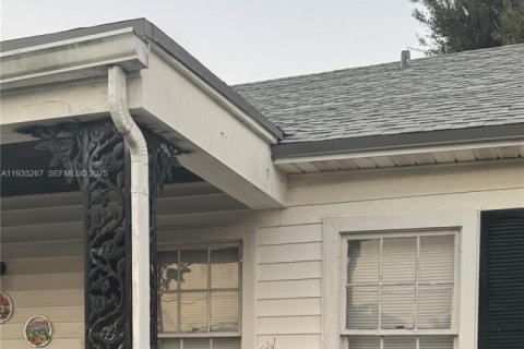 Casa en alquiler en Miami, Florida, 65.03 m2 № 1993466 - foto 1