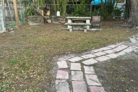 Casa en alquiler en Miami, Florida, 65.03 m2 № 1993466 - foto 9