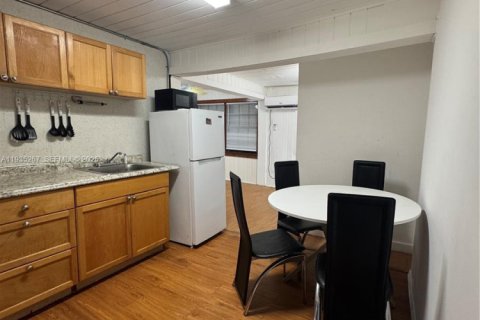 Casa en alquiler en Miami, Florida, 65.03 m2 № 1993466 - foto 4