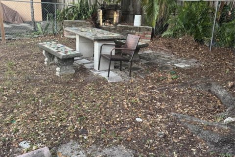 Casa en alquiler en Miami, Florida, 65.03 m2 № 1993466 - foto 10