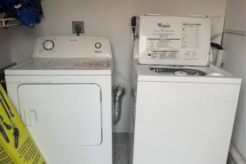 Casa en alquiler en Miami, Florida, 65.03 m2 № 1993466 - foto 11