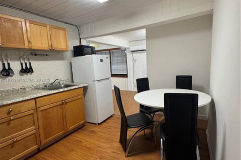 Casa en alquiler en Miami, Florida, 65.03 m2 № 1993466 - foto 5