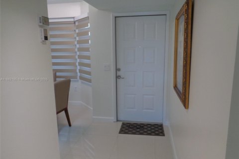 Copropriété à vendre à Pembroke Pines, Floride: 2 chambres, 126.72 m2 № 1977931 - photo 11