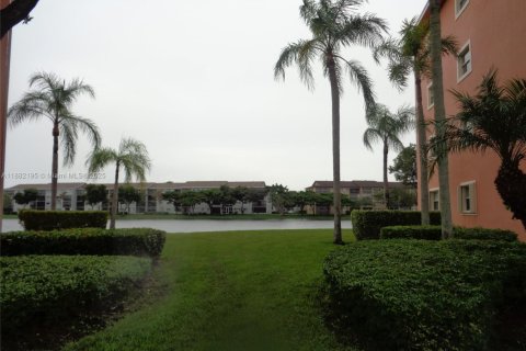 Copropriété à vendre à Pembroke Pines, Floride: 2 chambres, 126.72 m2 № 1977931 - photo 2