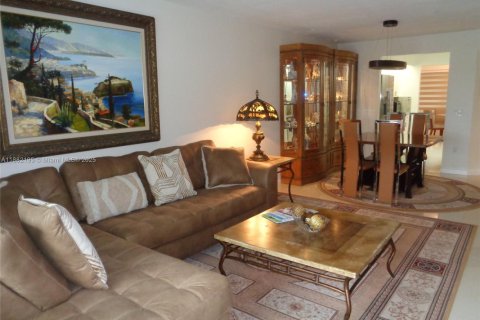 Copropriété à vendre à Pembroke Pines, Floride: 2 chambres, 126.72 m2 № 1977931 - photo 25