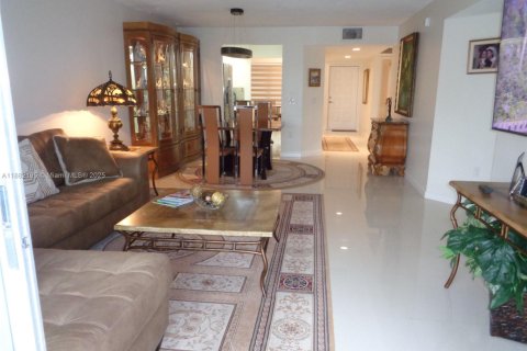 Copropriété à vendre à Pembroke Pines, Floride: 2 chambres, 126.72 m2 № 1977931 - photo 27