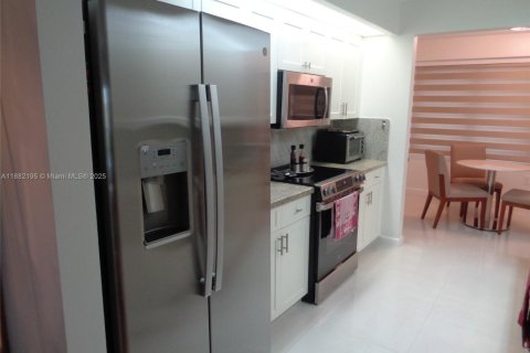 Copropriété à vendre à Pembroke Pines, Floride: 2 chambres, 126.72 m2 № 1977931 - photo 17