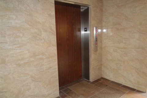 Copropriété à vendre à Pembroke Pines, Floride: 2 chambres, 126.72 m2 № 1977931 - photo 5